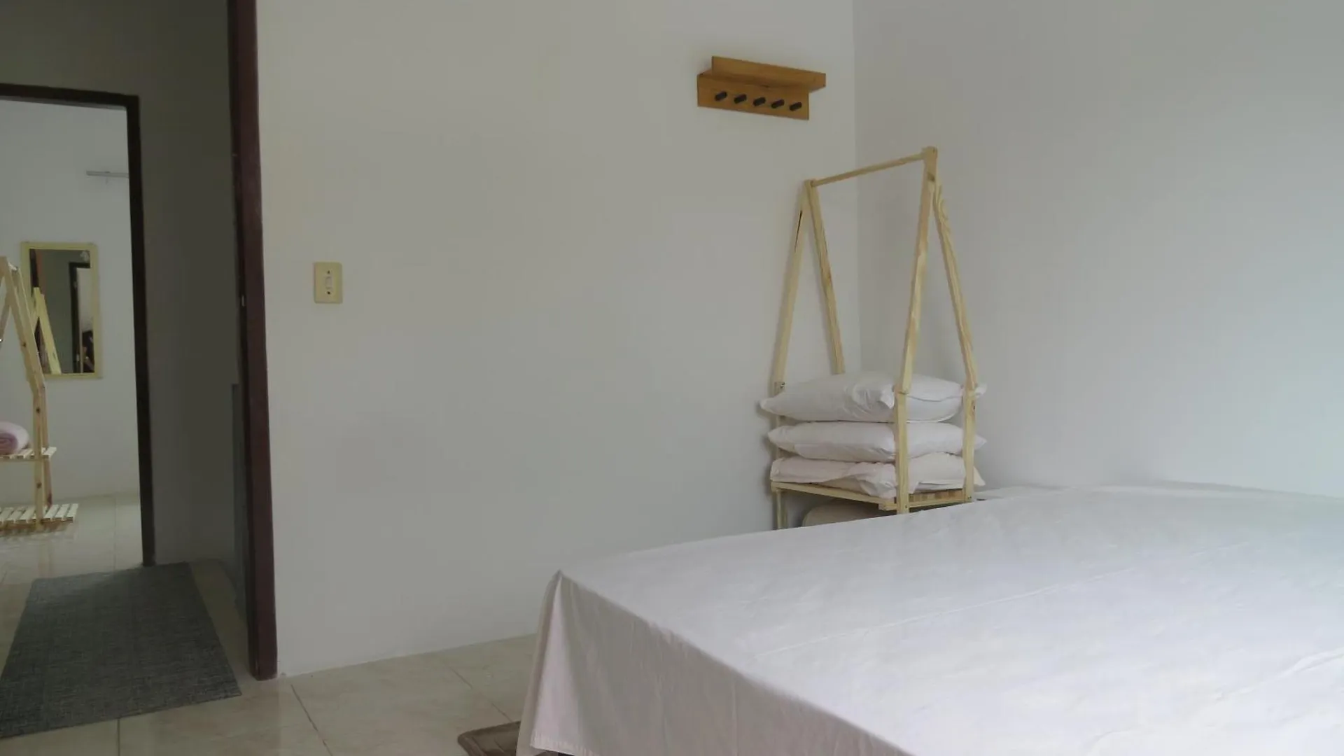 Sobrado Com Quintal Distante 10 Mns De Balneario Camboriu Villa