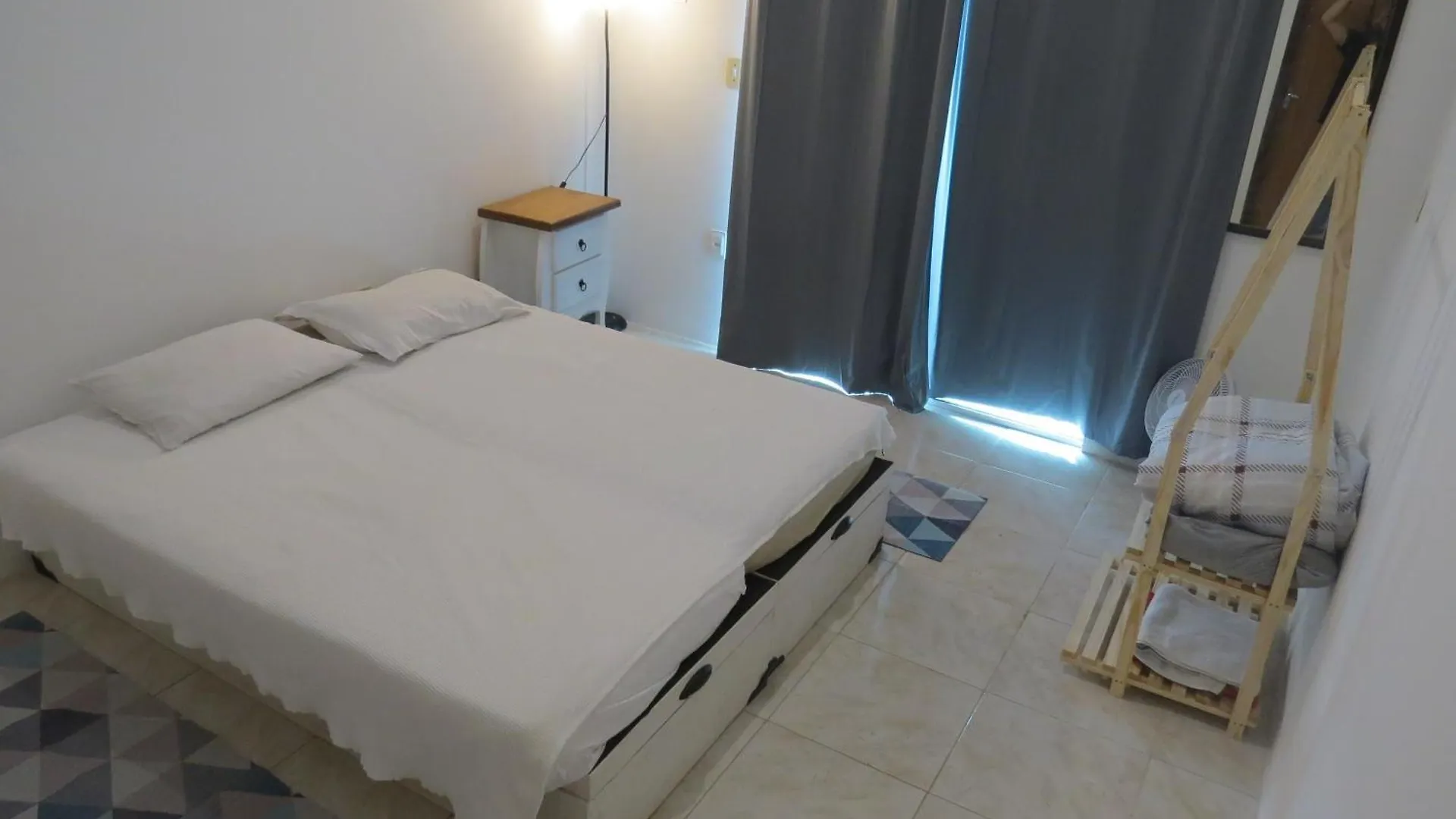 Sobrado Com Quintal Distante 10 Mns De Balneario Camboriu Villa
